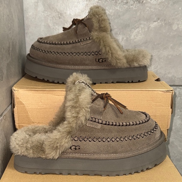 UGG Shoes - UGG Women's Brown Fur Lined Shoes